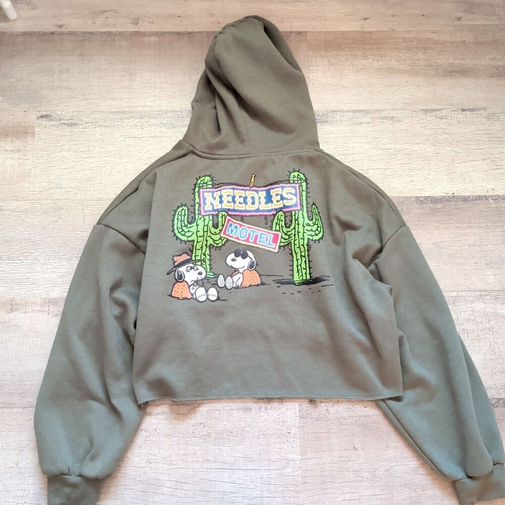 Peanuts Snoopy Women's Cropped Hoodie XL Raw Hem Graphic Pullover